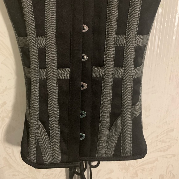 Heavy Red Anatomy of Distinction Epic Noir Steel-Boned Corset - Picture 5 of 14